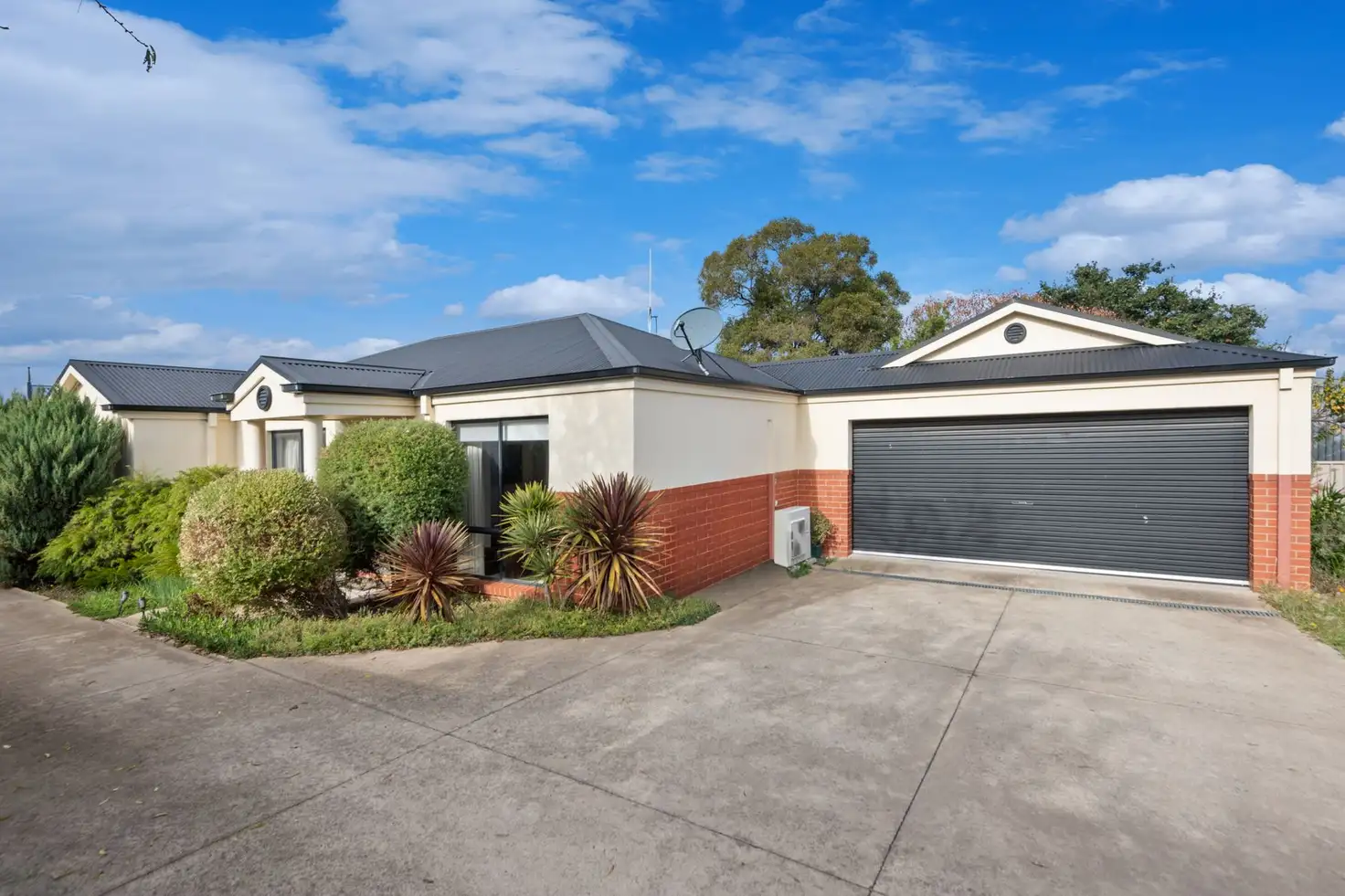 Main view of Homely house listing, 2/24 Kirby Street, Golden Square VIC 3555