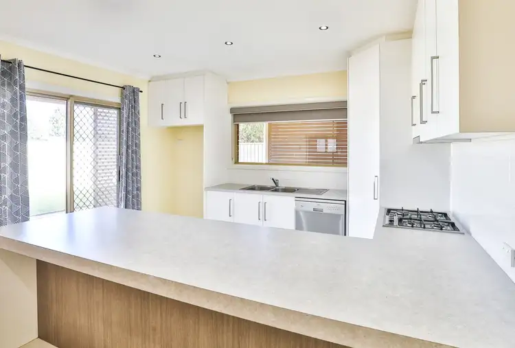 Seventh view of Homely house listing, 8 Eve Court, Mildura VIC 3500