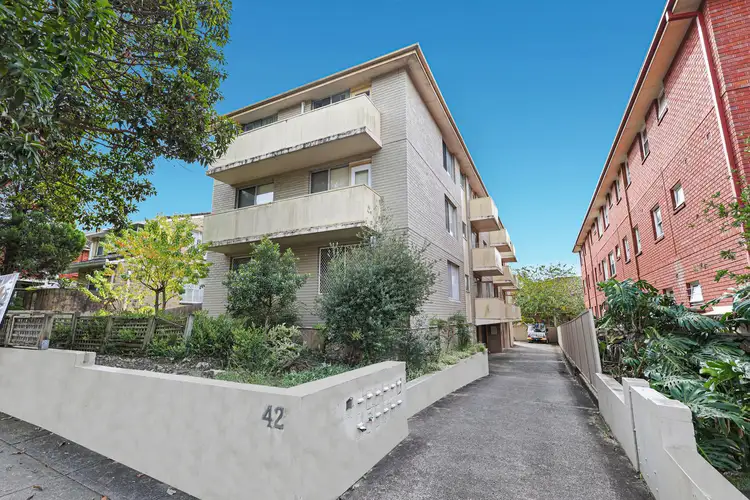 2/42 The Avenue, Hurstville NSW 2220