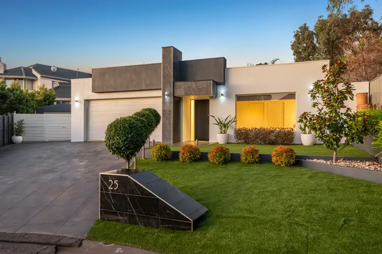25 Elwood Drive, Strathdale VIC 3550
