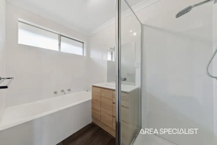 Fifth view of Homely house listing, 1 Earle Close, Pakenham VIC 3810