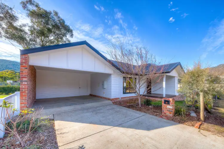 9 Stockman Drive, Bright VIC 3741