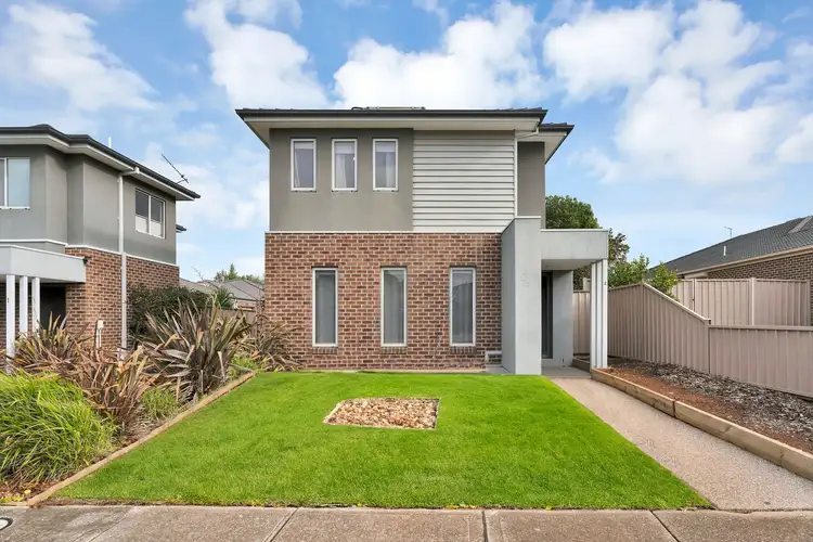 2/3 Sovereign Boulevard, Melton West VIC 3337
