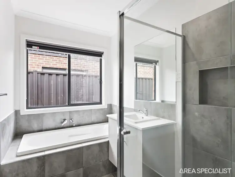 Fifth view of Homely house listing, 9 Innage Avenue, Strathtulloh VIC 3338