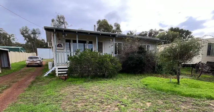 20 White Street, Wandering WA 6308