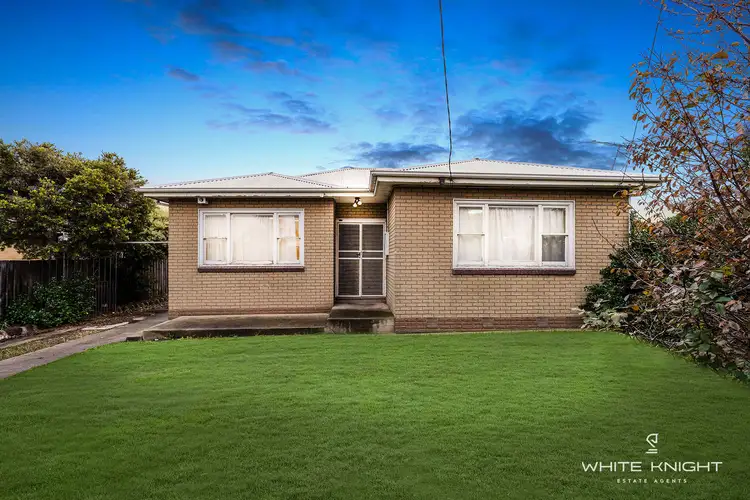 15 Lester Avenue, St Albans VIC 3021