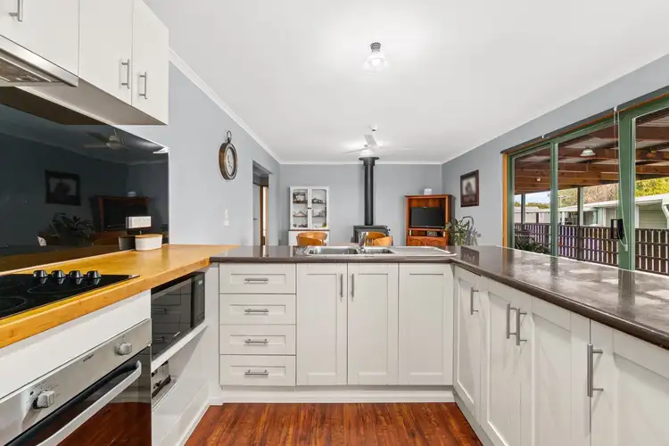 Sixth view of Homely house listing, 5 MacDonald Court, Glengarry VIC 3854