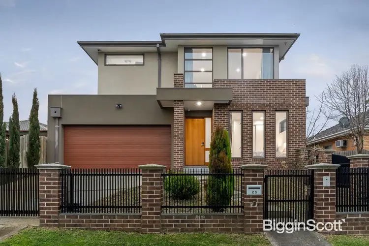 25 Queens Avenue, Doncaster VIC 3108