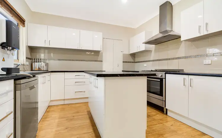 4 Watts Place, Baynton WA 6714