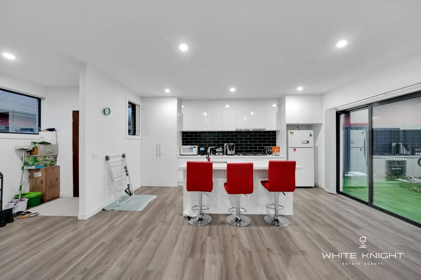 Main view of Homely unit listing, 2/5 Kingsley Street, St Albans VIC 3021