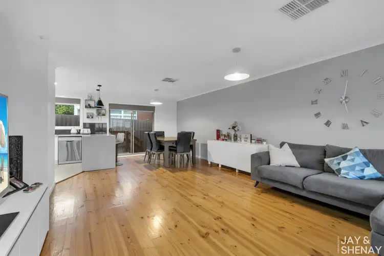 Sixth view of Homely house listing, 2/11 Lambert Court, Endeavour Hills VIC 3802