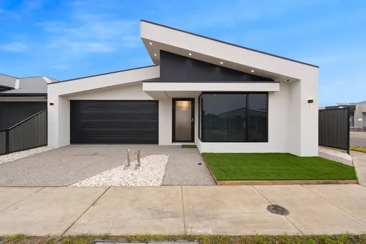 71 Darwinia Drive, Mickleham VIC 3064