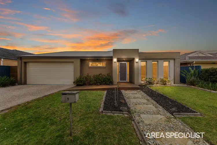 Second view of Homely house listing, 7 Mallee Circuit, Pakenham VIC 3810