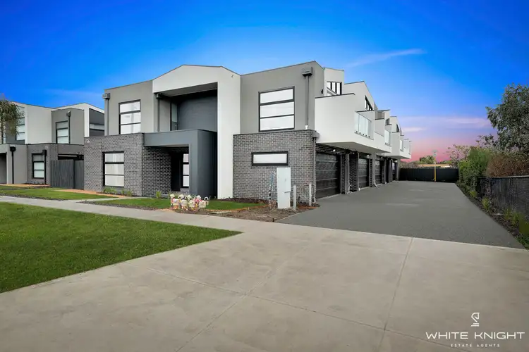 Main view of Homely townhouse listing, 2/39 Disraeli Street, St Albans VIC 3021