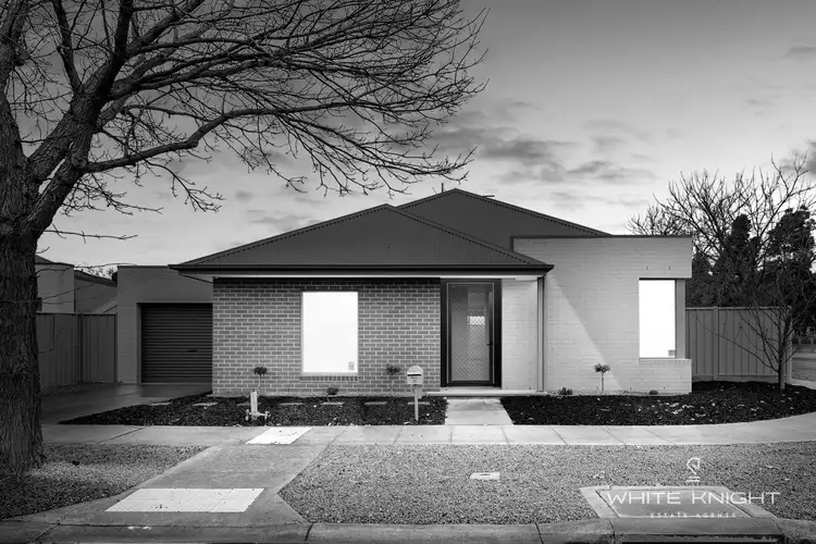 23 Gisborne Way, Caroline Springs VIC 3023