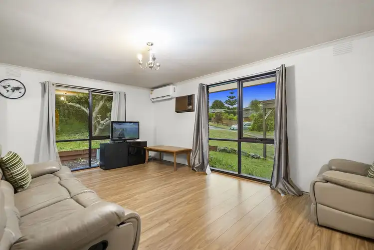 Second view of Homely house listing, 4 Hutchins Avenue, Endeavour Hills VIC 3802