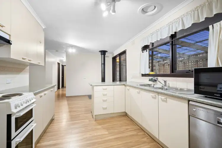 Fourth view of Homely house listing, 4 Hutchins Avenue, Endeavour Hills VIC 3802