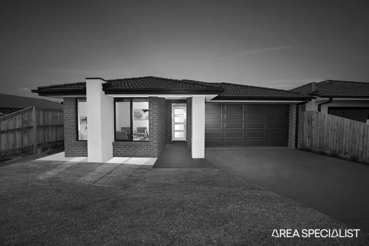 9 Lorikeet Circuit, Rockbank VIC 3335