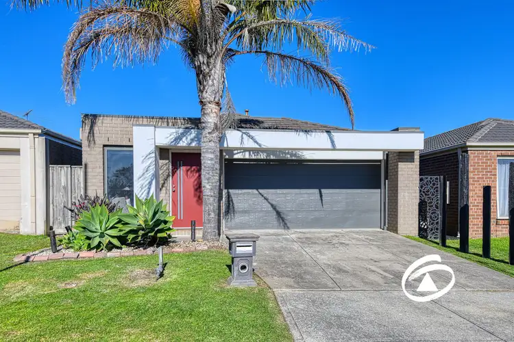 8 Cascade Way, Pakenham VIC 3810