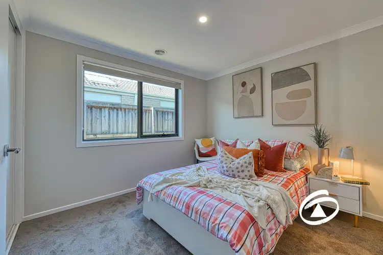 Fifth view of Homely house listing, 8 Cascade Way, Pakenham VIC 3810
