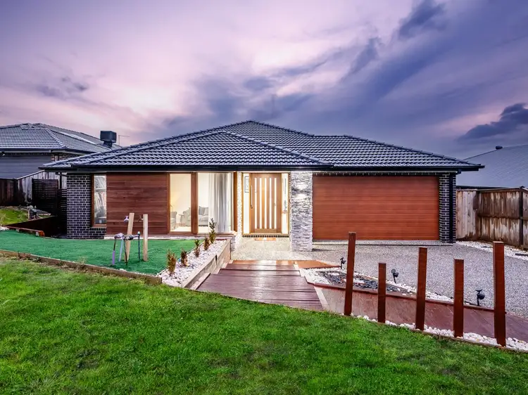 25 Montalto Drive, Pakenham VIC 3810