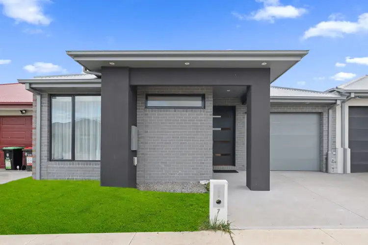 Second view of Homely house listing, 7 Neon Street, Kalkallo VIC 3064