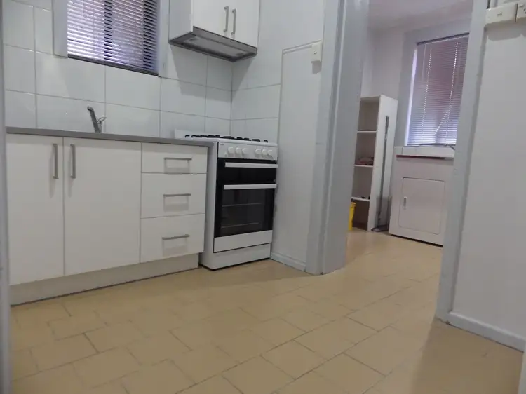 REAR/512 Macaulay Road, Kensington VIC 3031