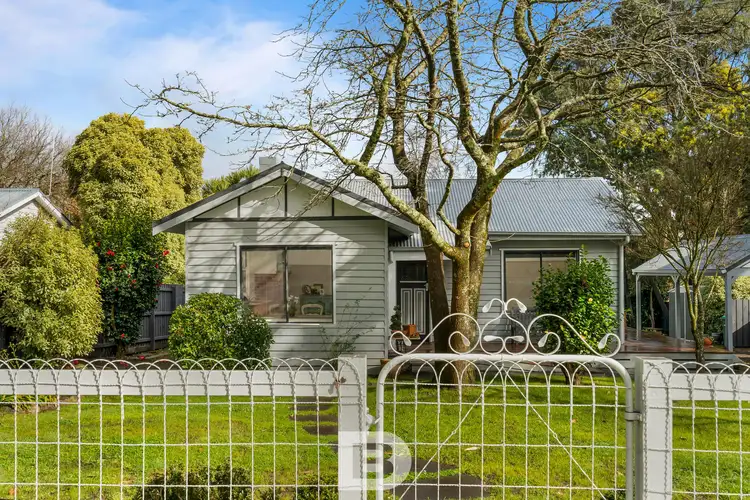 21 Morris Road, Woodend VIC 3442