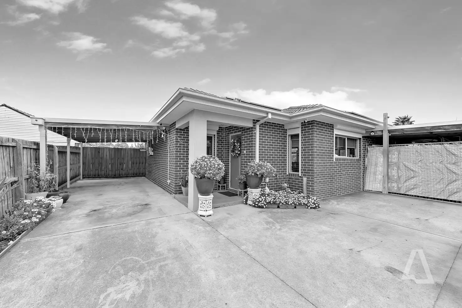 Main view of Homely unit listing, 2/37 Dumfries Street, Deer Park VIC 3023