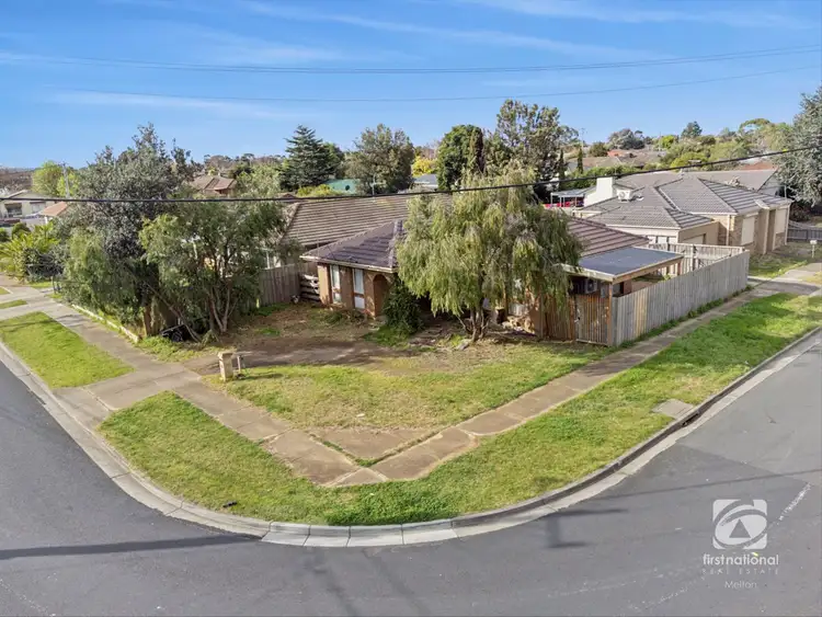 2 DALTON DRIVE, Melton South VIC 3338