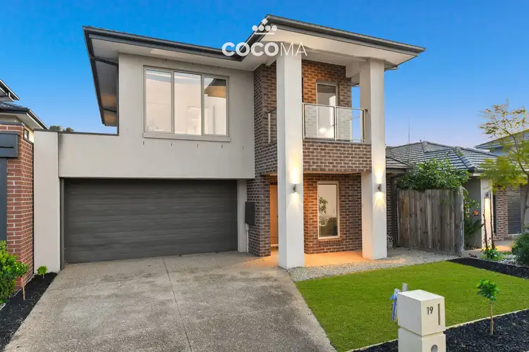Second view of Homely house listing, 19 Petunia Drive, Keysborough VIC 3173