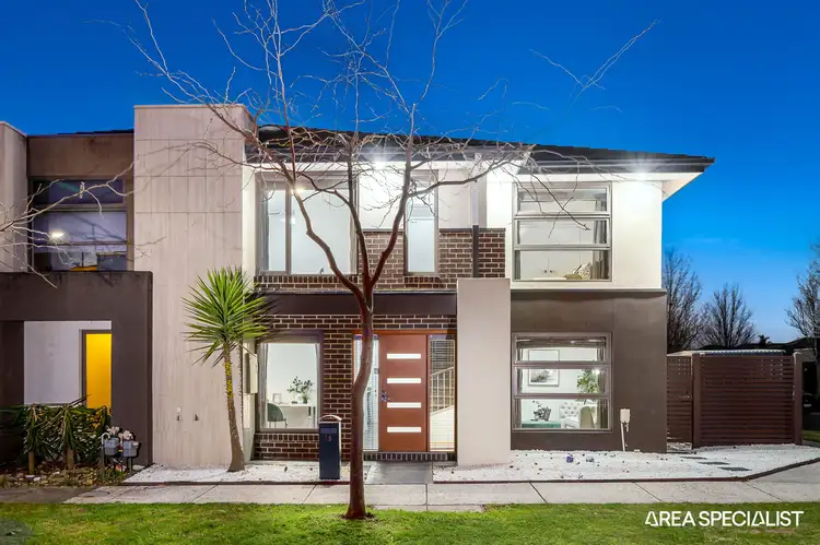 15 Fleuve Rise, Clyde North VIC 3978