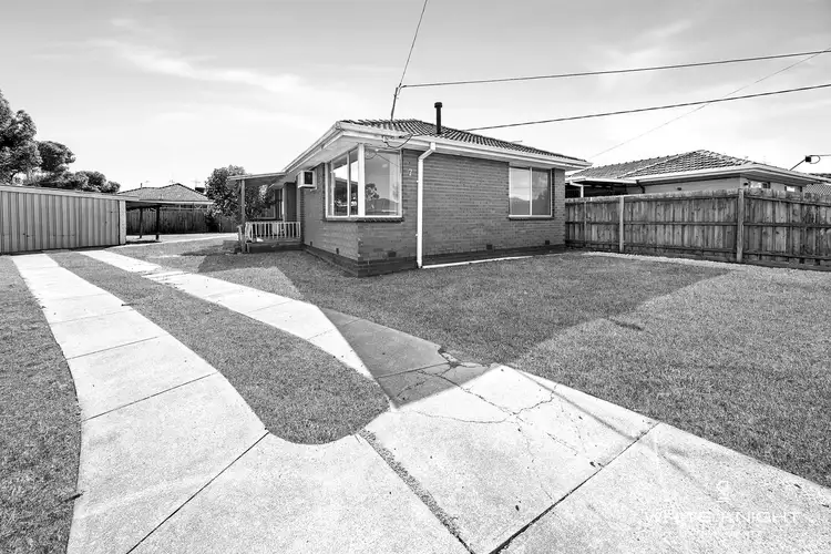 7 Chestnut Drive, St Albans VIC 3021