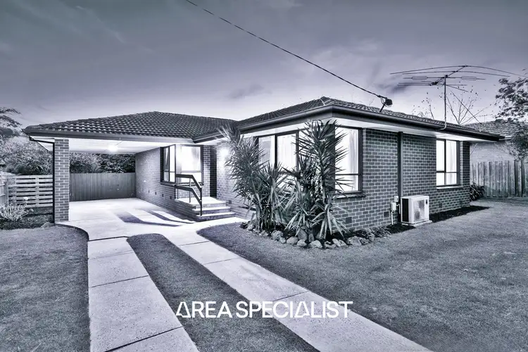 8 Leawarra Parade, Frankston VIC 3199