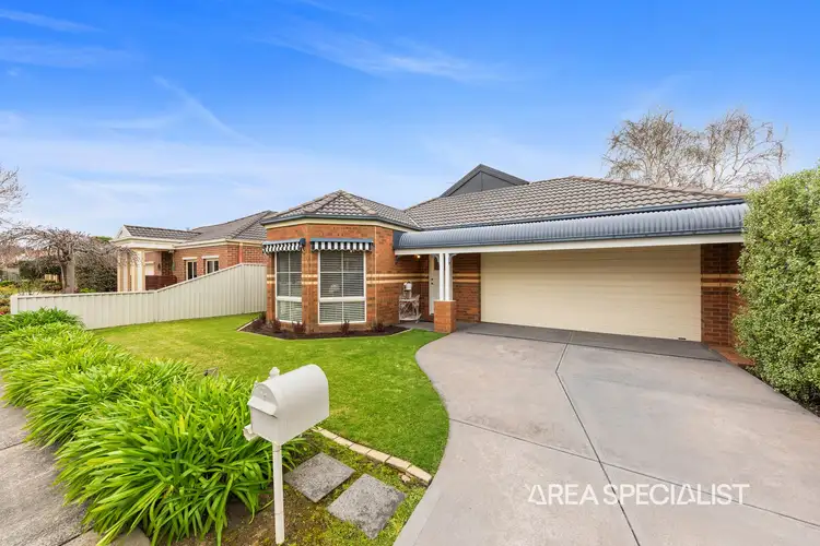 Second view of Homely house listing, 8 Flinders Chase, Pakenham VIC 3810