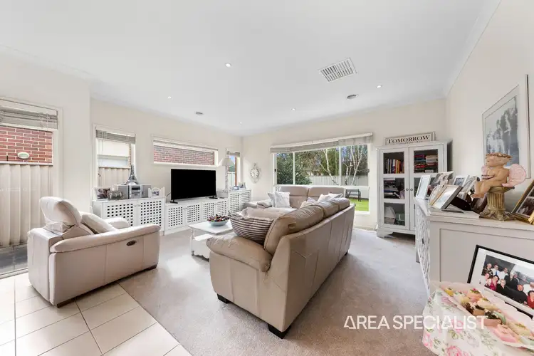 Fourth view of Homely house listing, 8 Flinders Chase, Pakenham VIC 3810