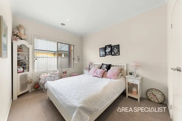 Fifth view of Homely house listing, 8 Flinders Chase, Pakenham VIC 3810