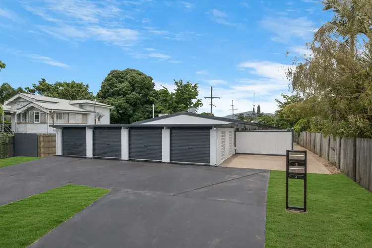8 Roberts Street, Hermit Park QLD 4812