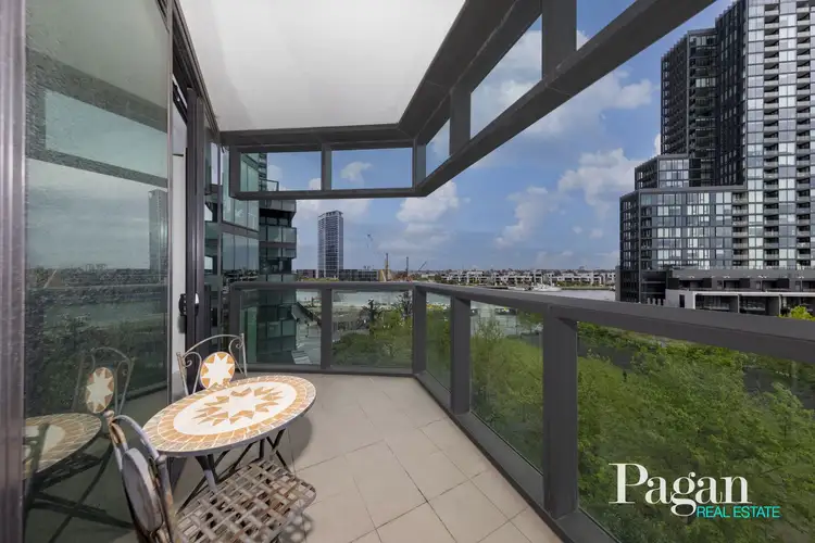 9 Waterside Place
