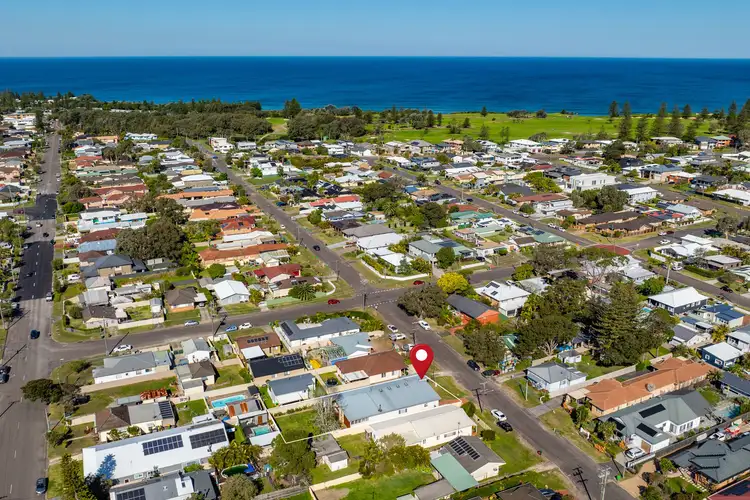 Fifth view of Homely house listing, 52 Oaks Avenue, Long Jetty NSW 2261