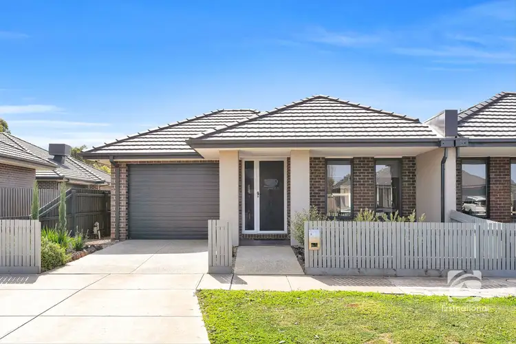 6 CHARLTON AVENUE, Eynesbury VIC 3338