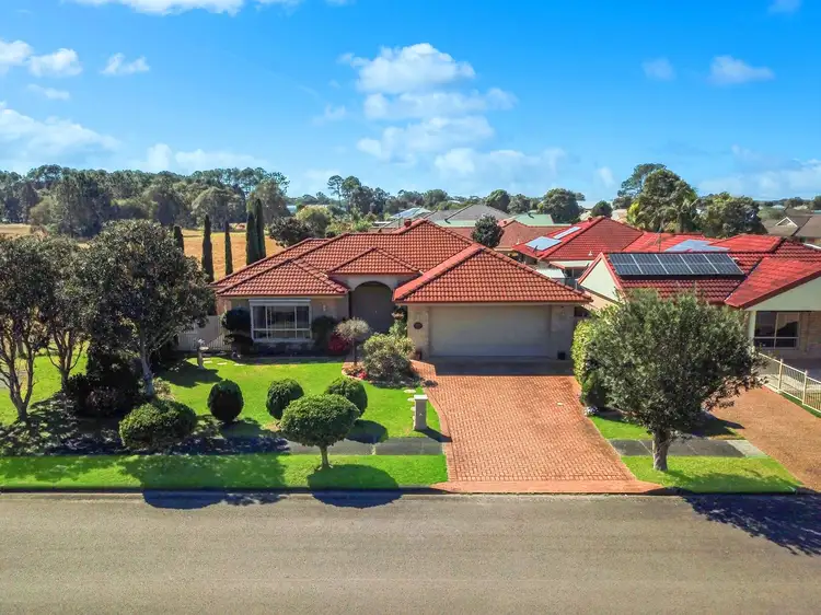 1 Spinifex Avenue, Tea Gardens NSW 2324