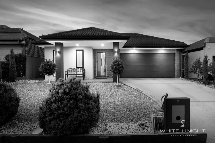 7 McLaren Chase, Caroline Springs VIC 3023