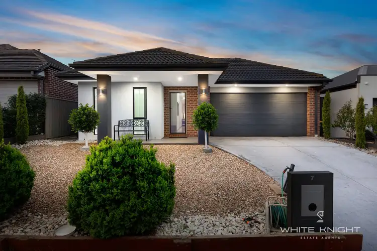 Second view of Homely house listing, 7 McLaren Chase, Caroline Springs VIC 3023
