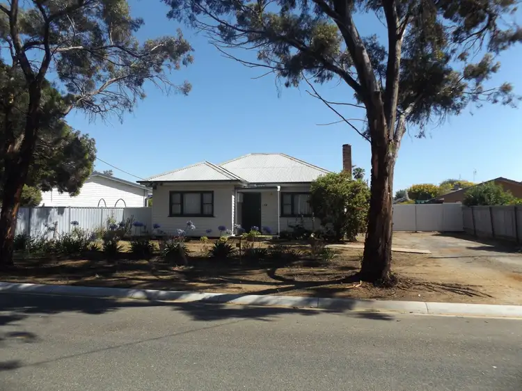 32 Dolphin Street