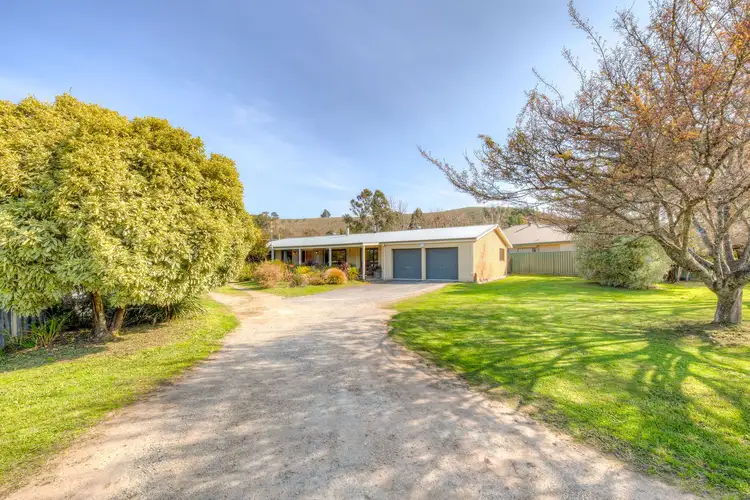 26 Service Street, Porepunkah VIC 3740