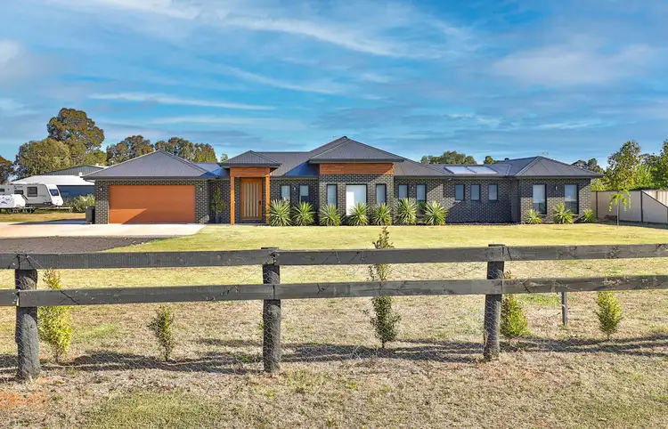 2 Clifton Hill Court, Birdwoodton VIC 3505