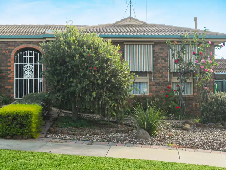 2/9 Reception Avenue, Strathdale VIC 3550