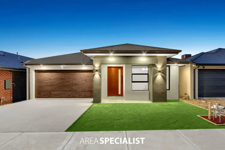 8 Heart Loop, Clyde North VIC 3978