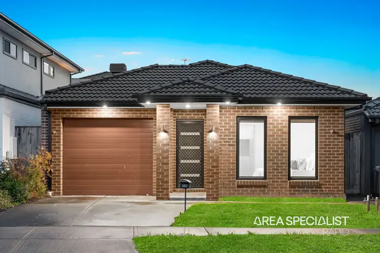 18 Dalziell Crescent, Cranbourne North VIC 3977